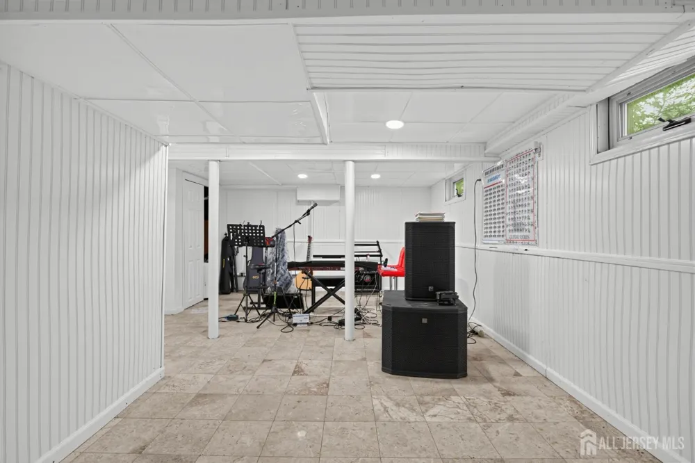 193 McFarlane Road Colonia, NJ 07067