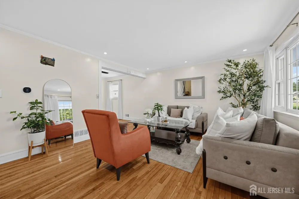 193 McFarlane Road Colonia, NJ 07067