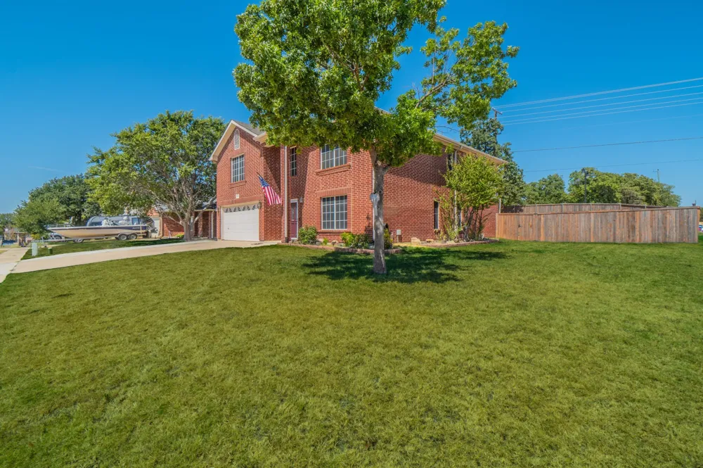 2016 Brazos Drive Corinth, TX 76210