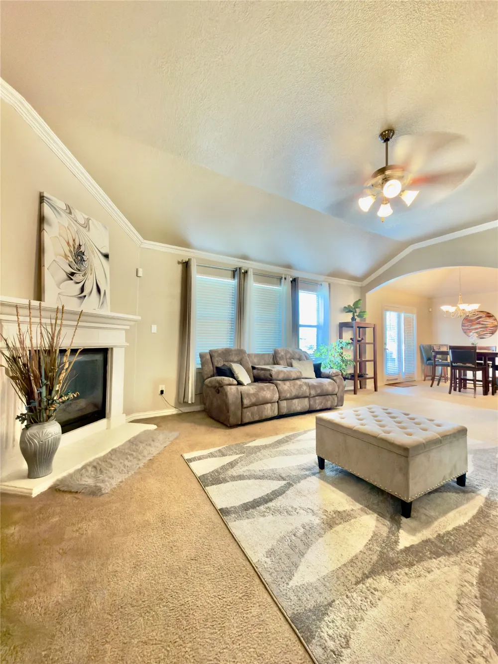 632 Rolling Hills Lane DeSoto, TX 75115