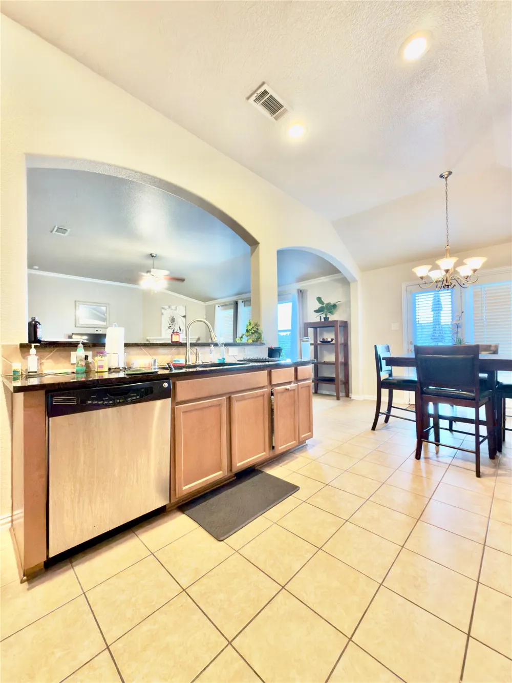 632 Rolling Hills Lane DeSoto, TX 75115