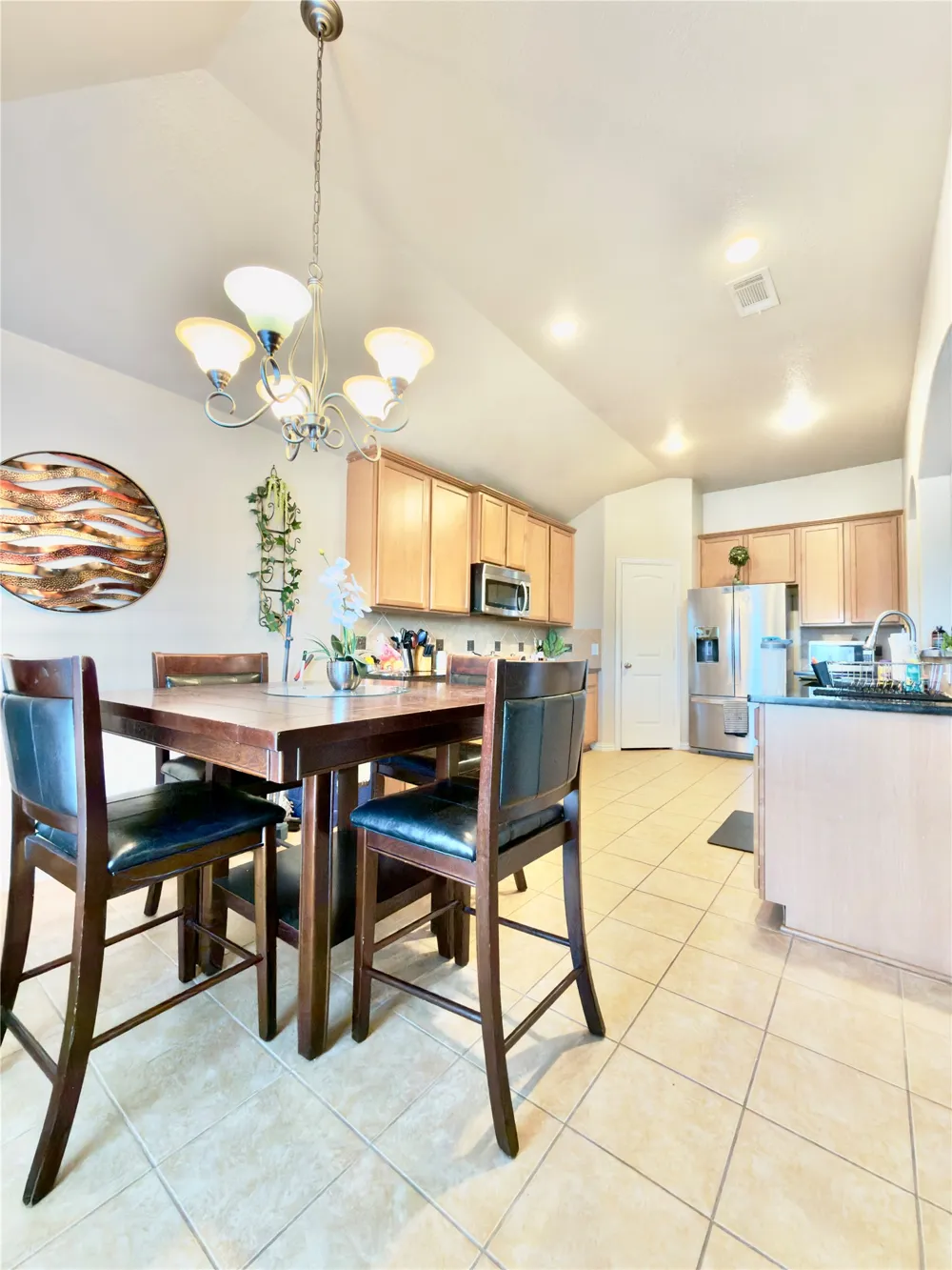 632 Rolling Hills Lane DeSoto, TX 75115