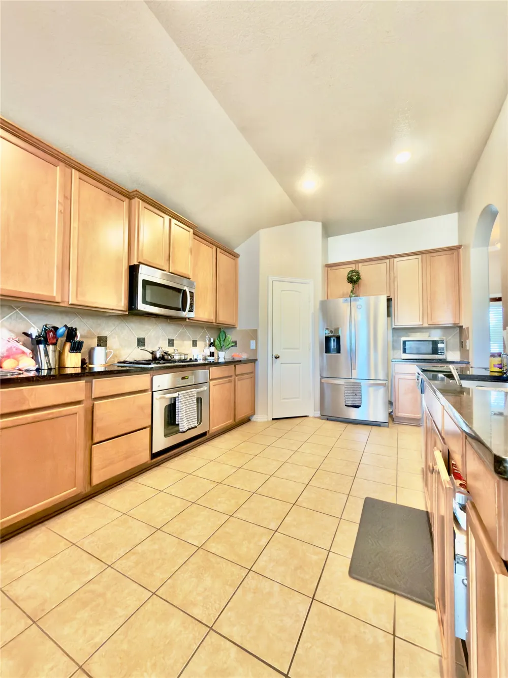 632 Rolling Hills Lane DeSoto, TX 75115