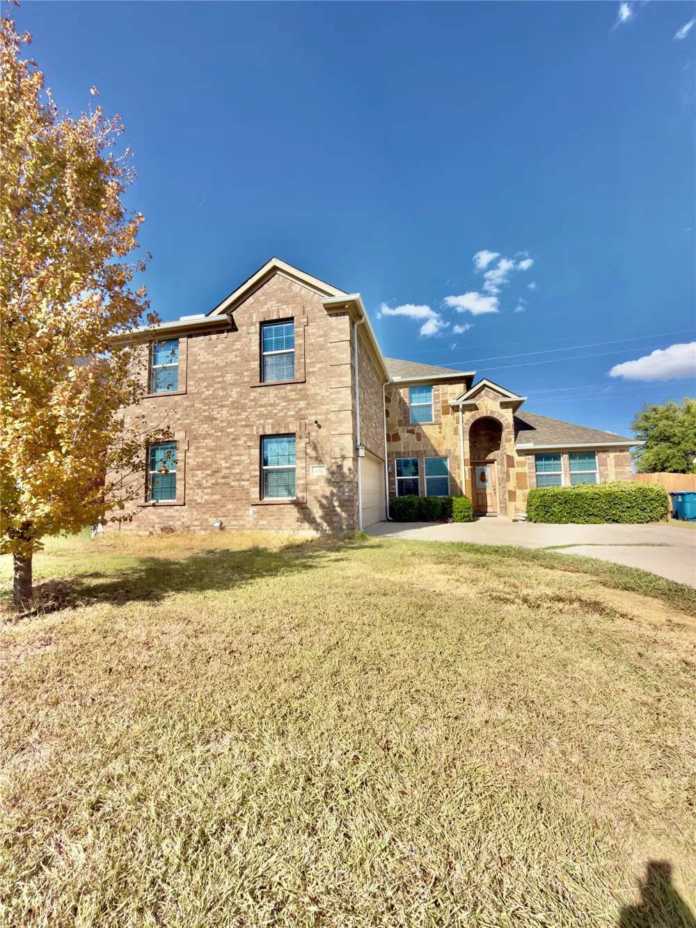 632 Rolling Hills Lane DeSoto, TX 75115