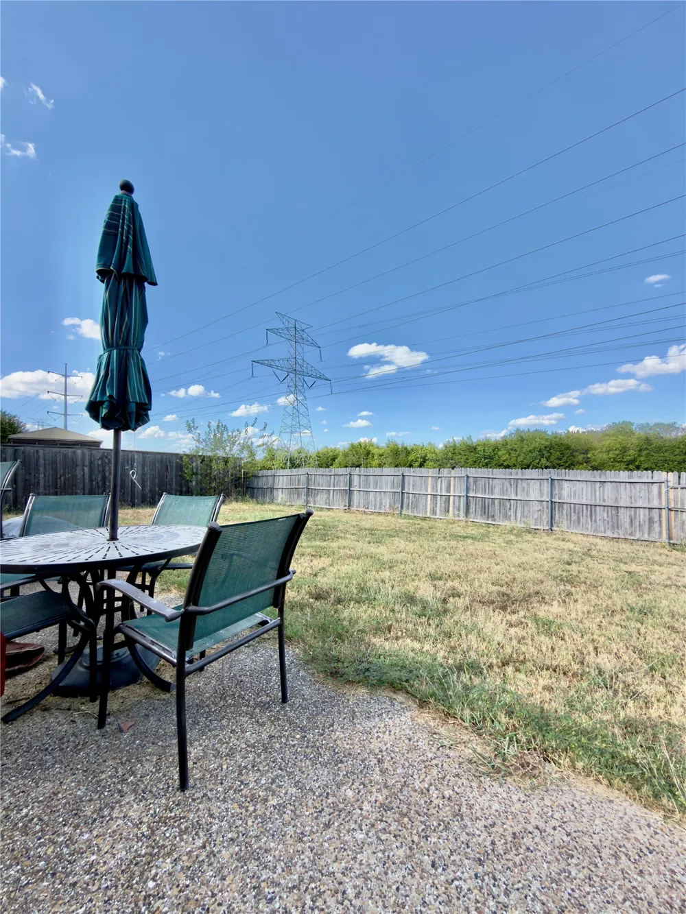 632 Rolling Hills Lane DeSoto, TX 75115