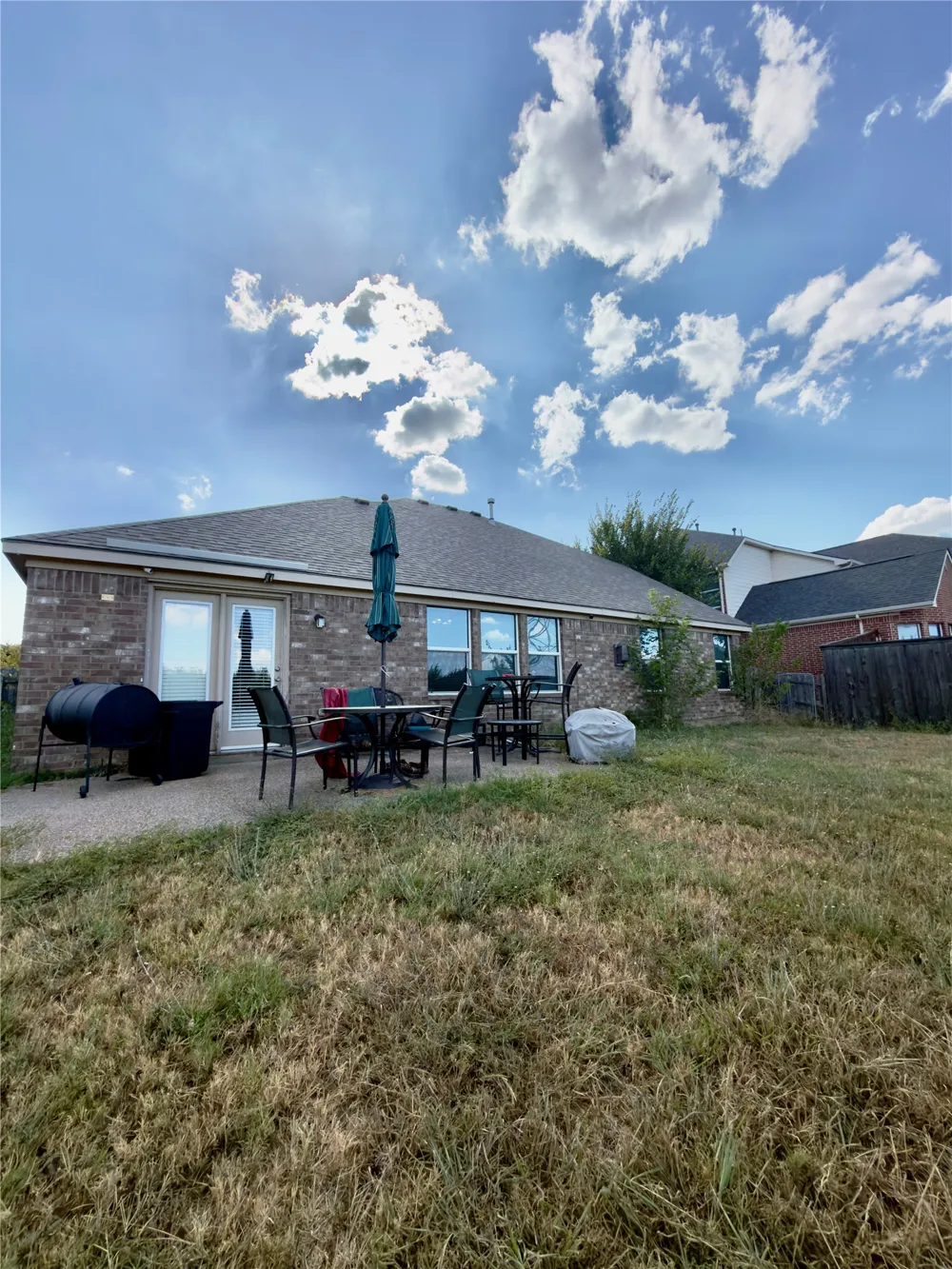 632 Rolling Hills Lane DeSoto, TX 75115