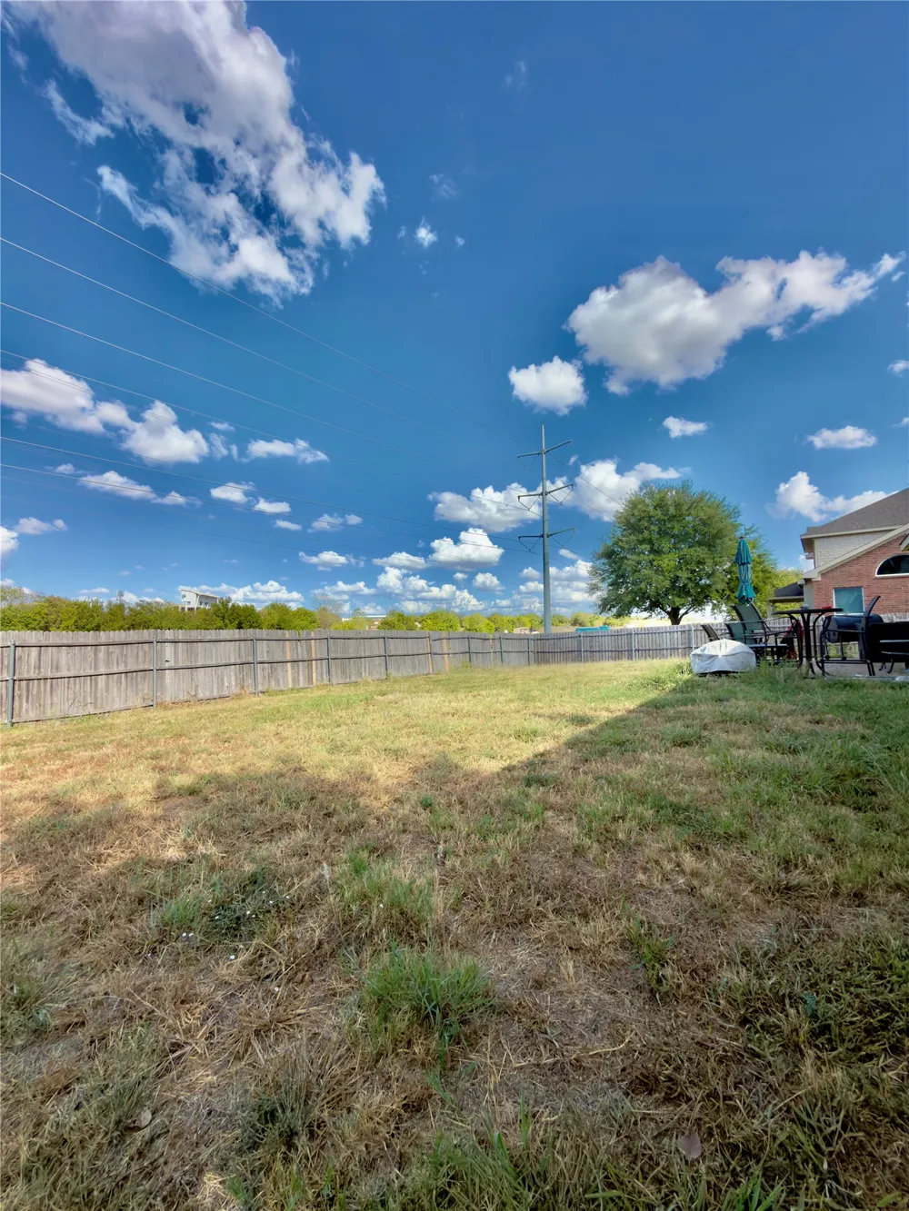 632 Rolling Hills Lane DeSoto, TX 75115