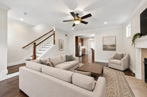 2822 W Kirkwood Ave