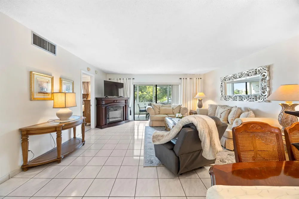 4000 NW 44th Avenue #315 Lauderdale Lakes, FL 33319