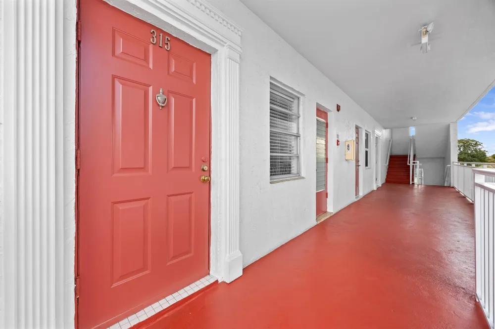 4000 NW 44th Avenue #315 Lauderdale Lakes, FL 33319