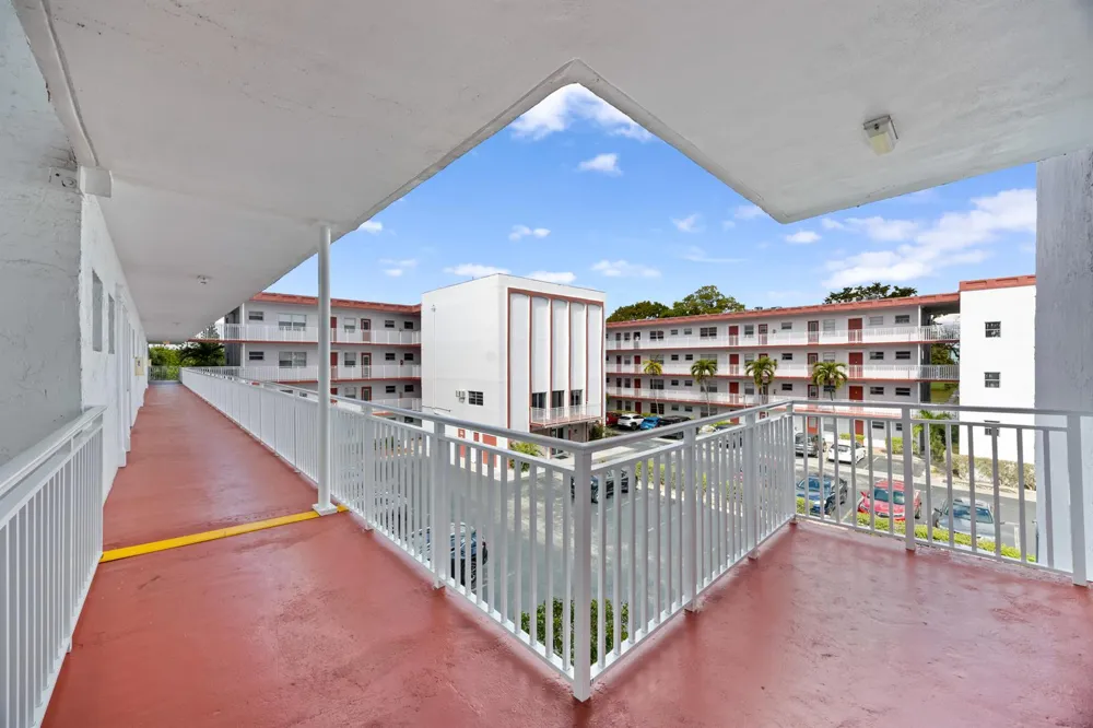 4000 NW 44th Avenue #315 Lauderdale Lakes, FL 33319