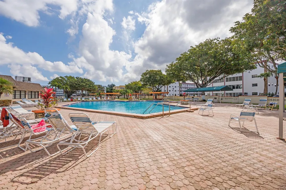 4000 NW 44th Avenue #315 Lauderdale Lakes, FL 33319