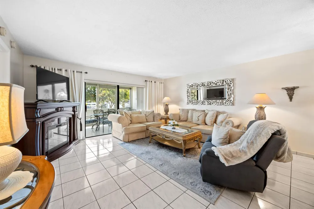 4000 NW 44th Avenue #315 Lauderdale Lakes, FL 33319