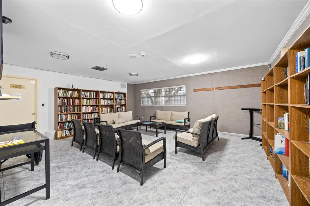 4000 NW 44th Avenue #315 Lauderdale Lakes, FL 33319