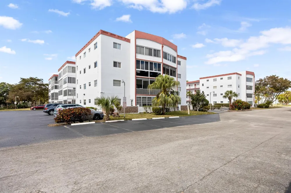4000 NW 44th Avenue #315 Lauderdale Lakes, FL 33319