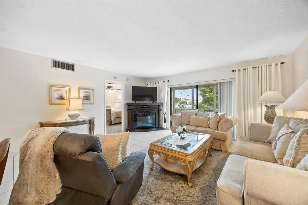 4000 NW 44th Avenue #315 Lauderdale Lakes, FL 33319