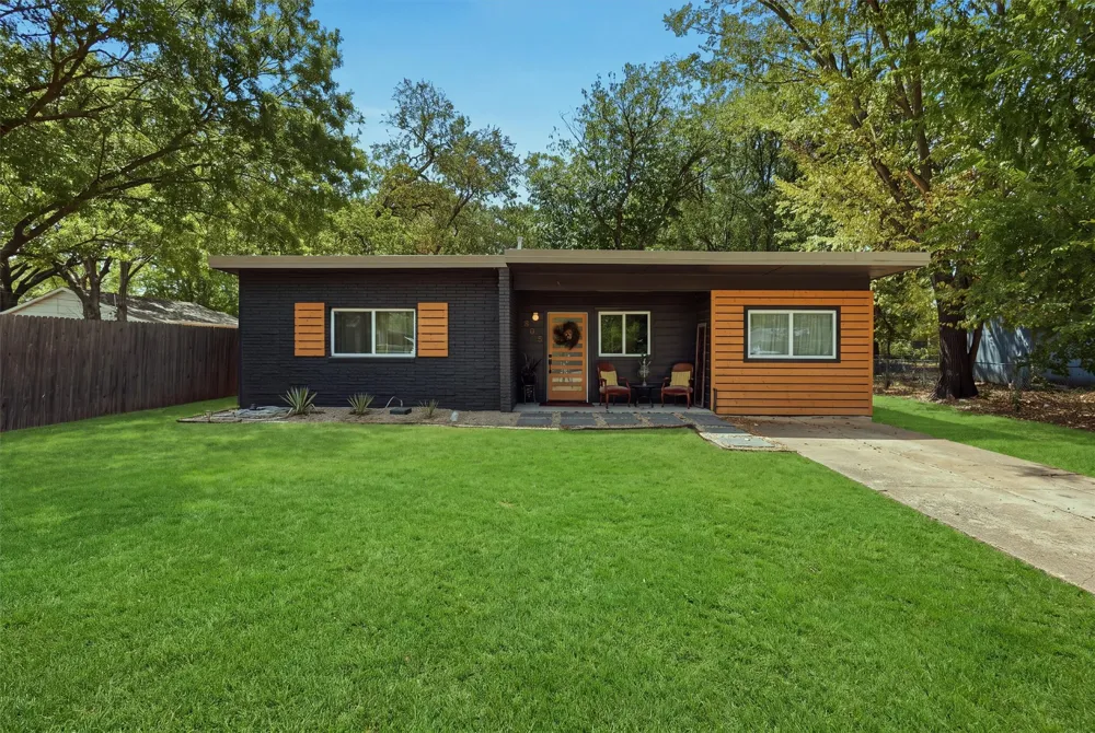 803 W Bluff Street Granbury, TX 76048