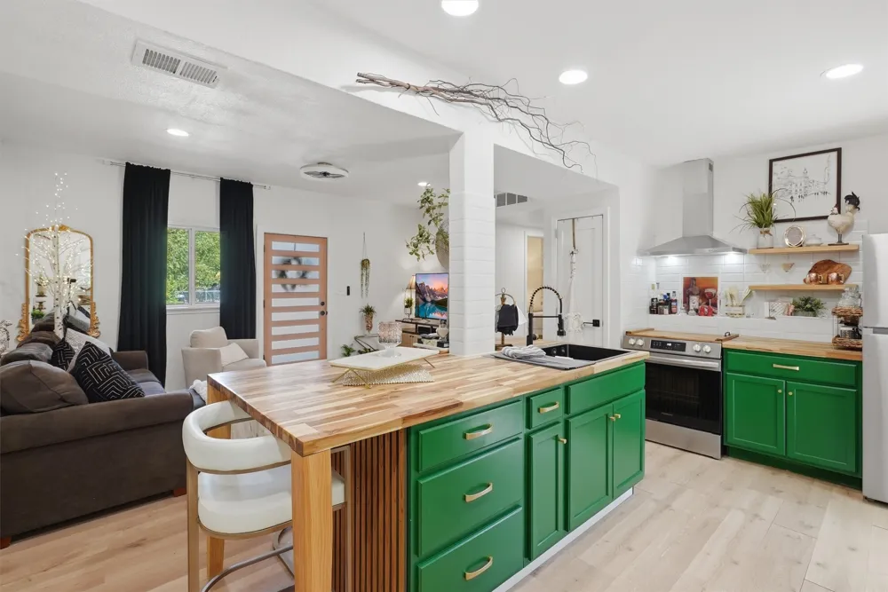 803 W Bluff Street Granbury, TX 76048