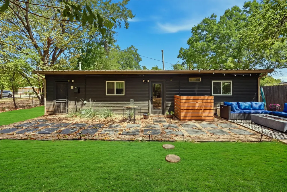 803 W Bluff Street Granbury, TX 76048