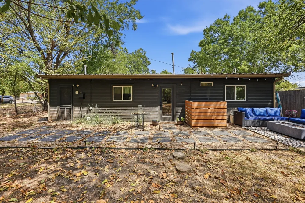 803 W Bluff Street Granbury, TX 76048
