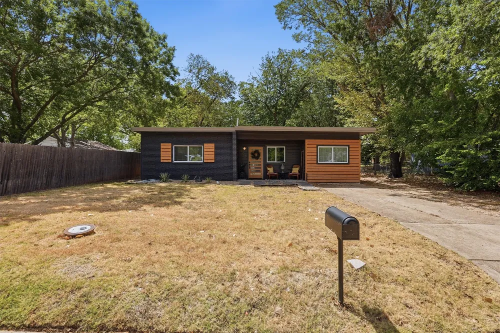 803 W Bluff Street Granbury, TX 76048