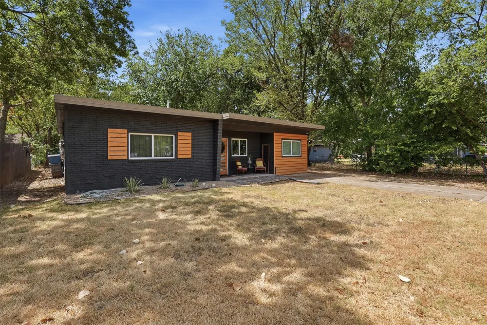 803 W Bluff Street Granbury, TX 76048