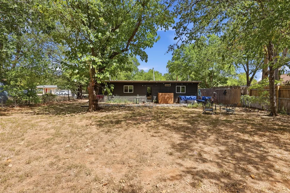 803 W Bluff Street Granbury, TX 76048