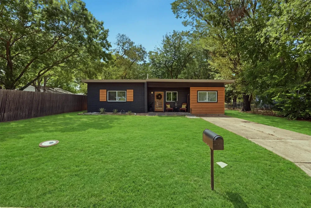 803 W Bluff Street Granbury, TX 76048