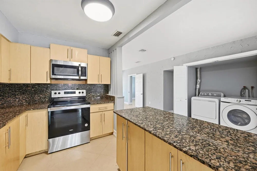 740 E EVANSTON CIRCLE Fort Lauderdale, FL 33312