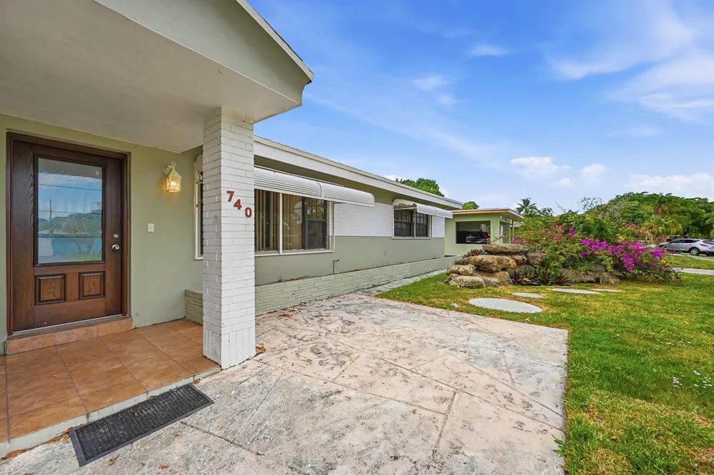 740 E EVANSTON CIRCLE Fort Lauderdale, FL 33312