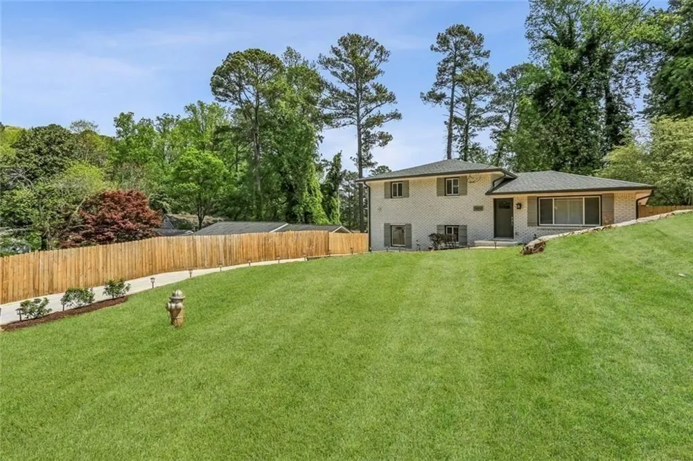 1888 La Mesa Decatur, GA 30032