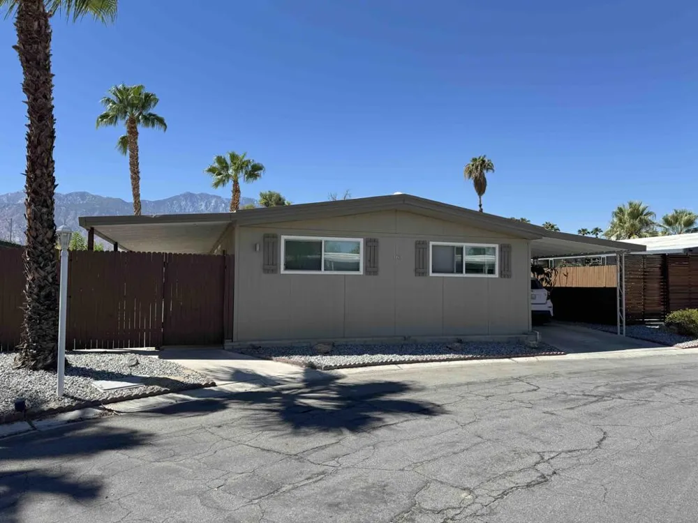 165 Vista De Oeste Palm Springs, CA 92264