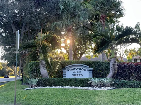 9865 riverside dr #9-32