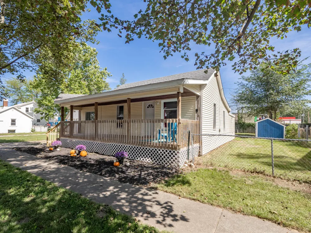 118 S West Lawton, MI 49065