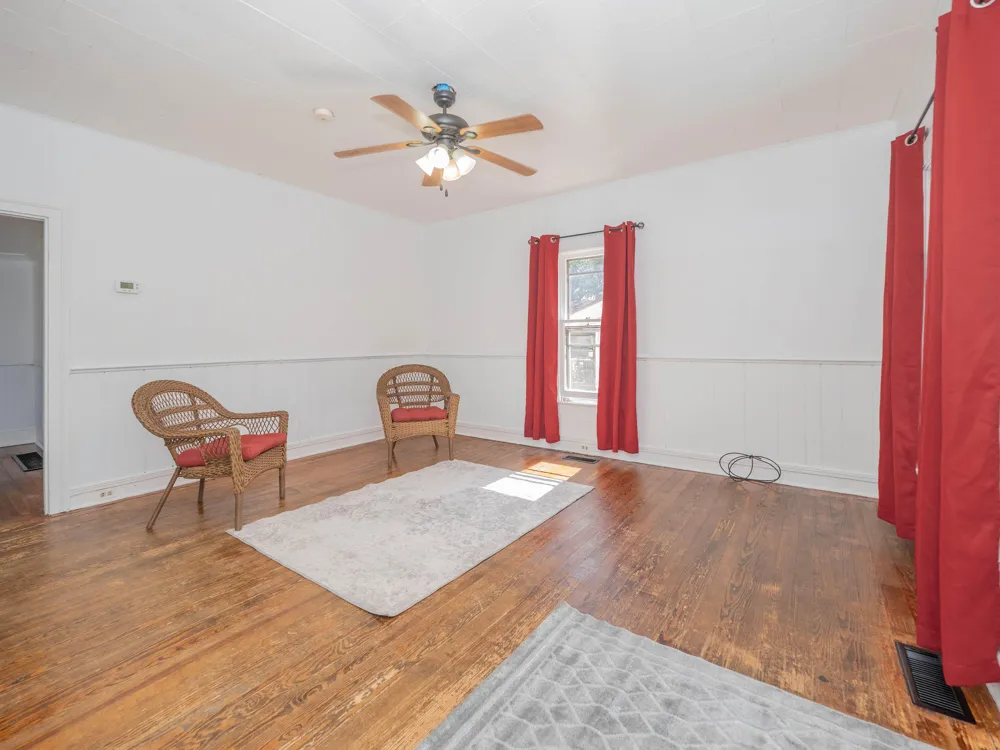 118 S West Lawton, MI 49065