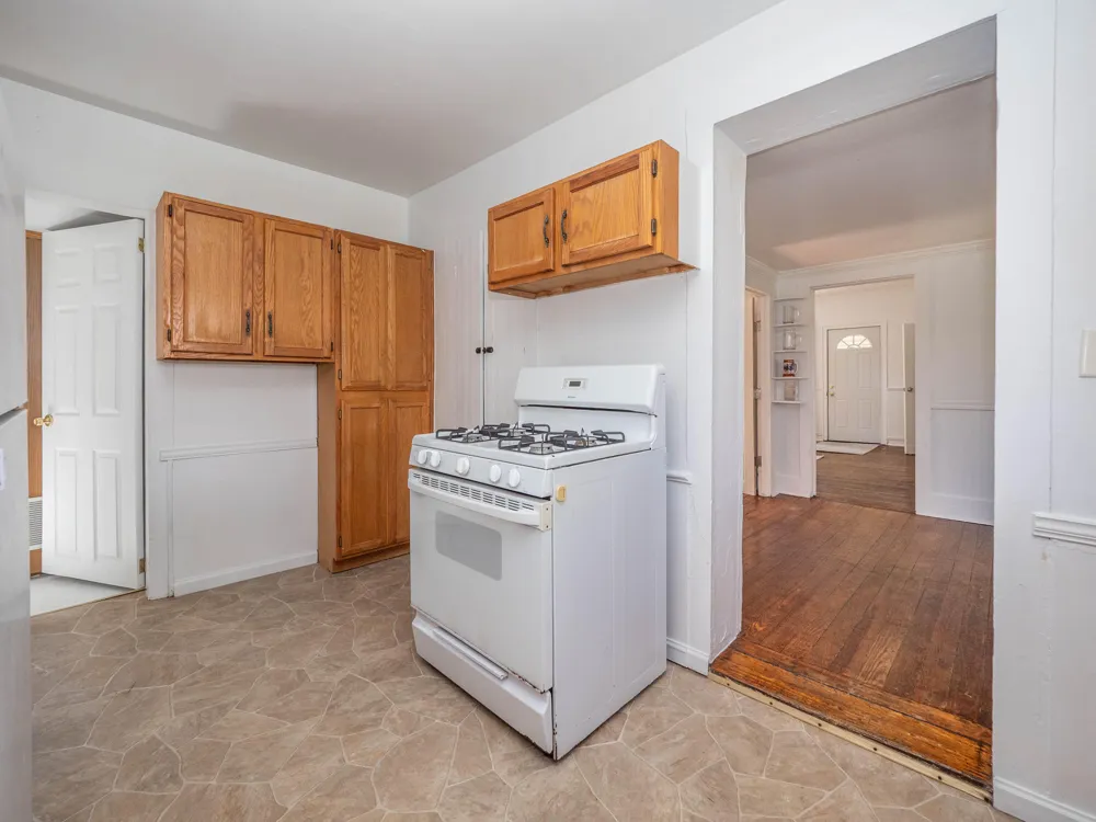 118 S West Lawton, MI 49065