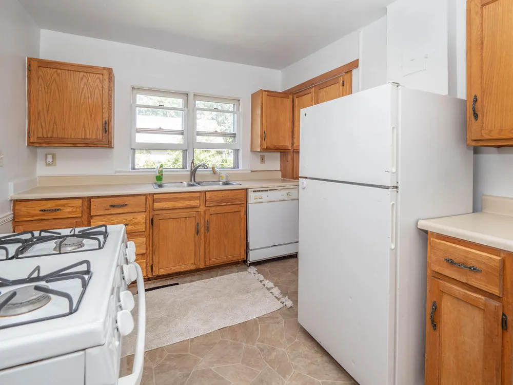 118 S West Lawton, MI 49065