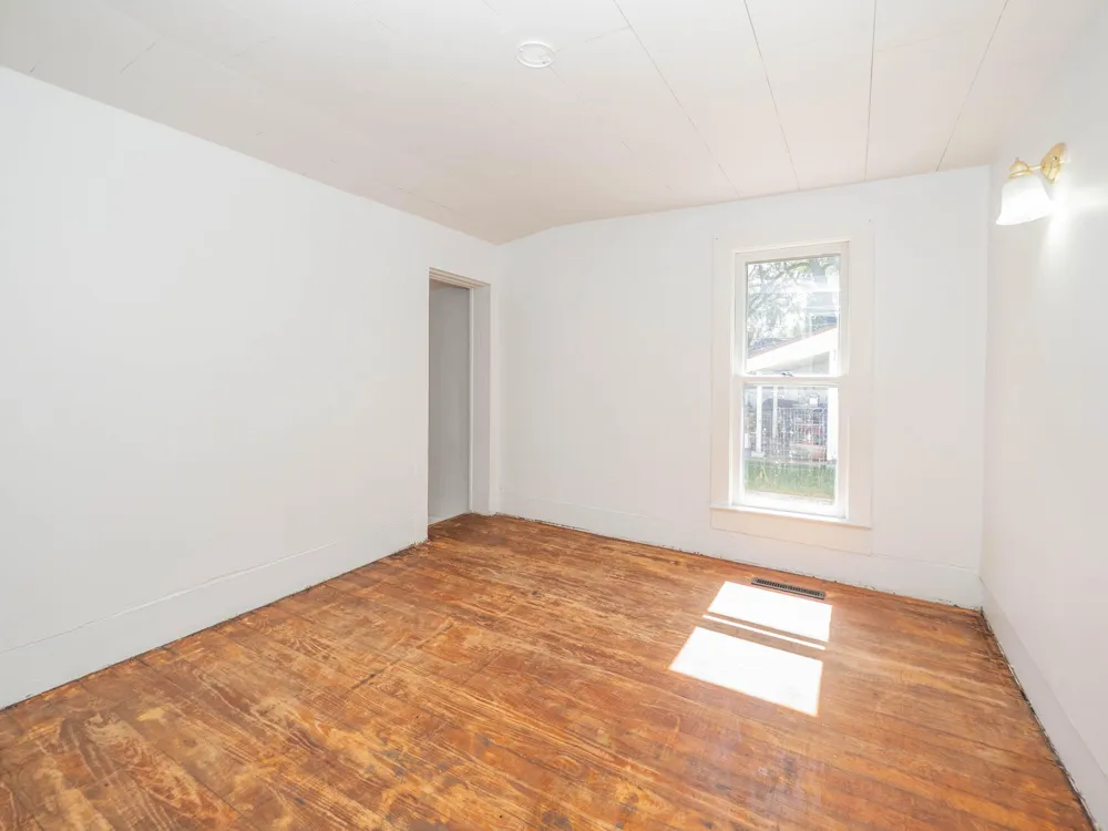 118 S West Lawton, MI 49065