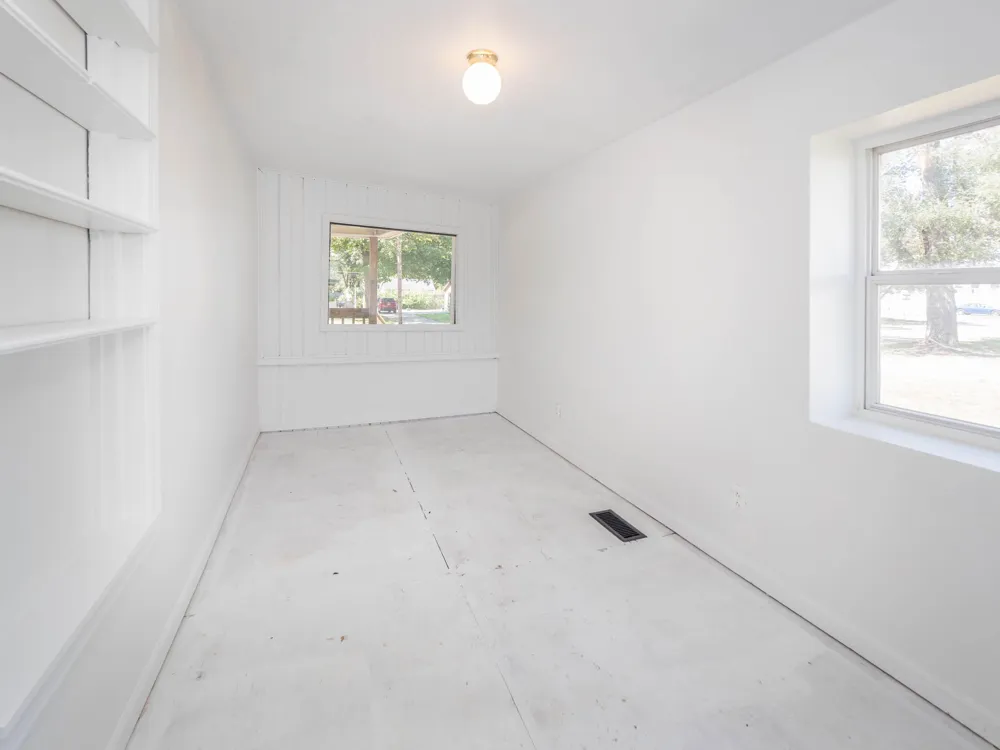 118 S West Lawton, MI 49065