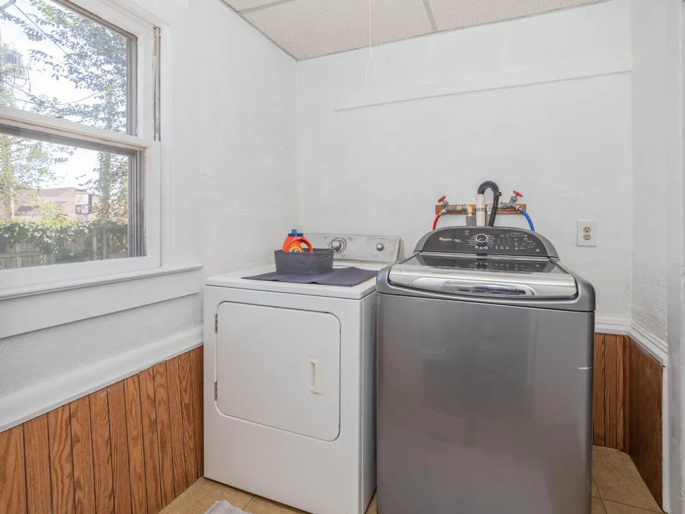 118 S West Lawton, MI 49065