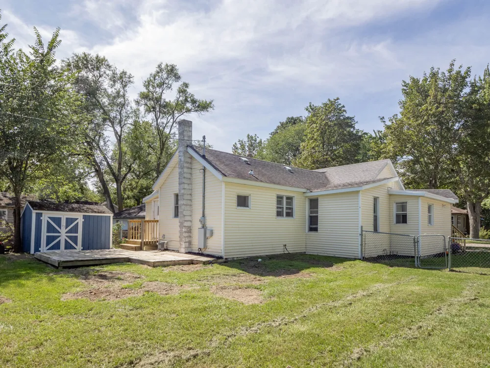 118 S West Lawton, MI 49065