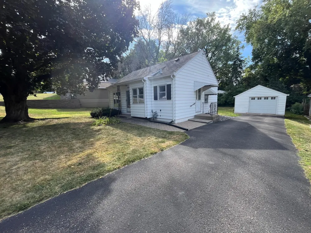 590 Valley Lane Mendota Heights, MN 55118
