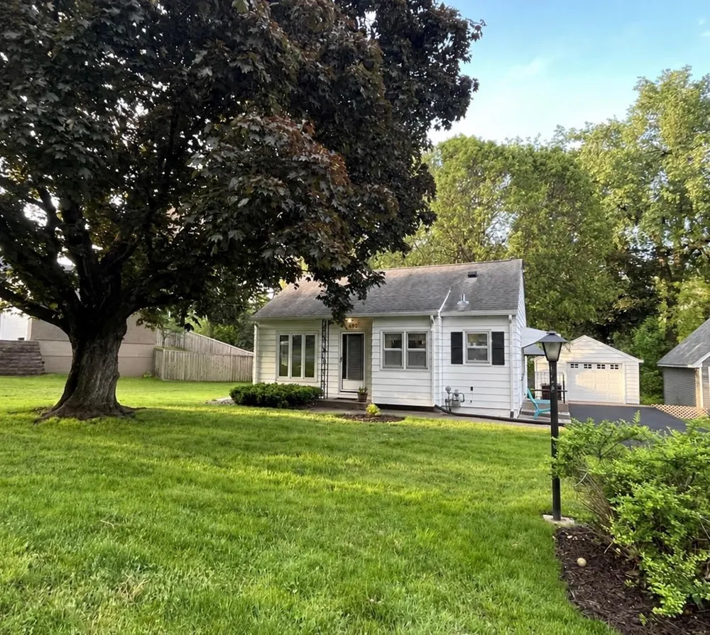 590 Valley Lane Mendota Heights, MN 55118