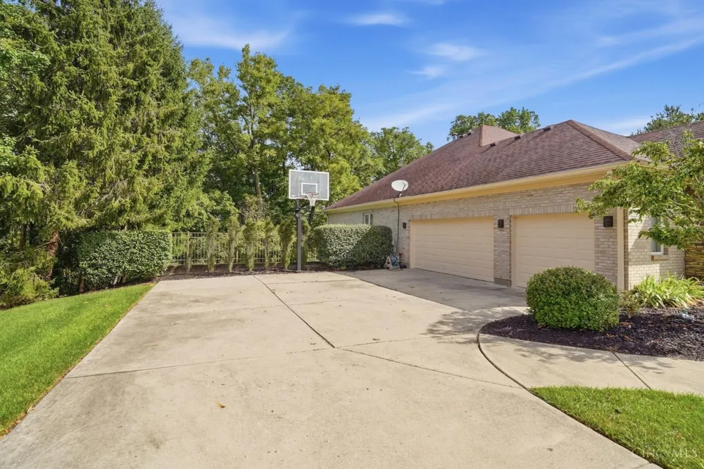 970 River Forest Drive Hamilton, OH 45039