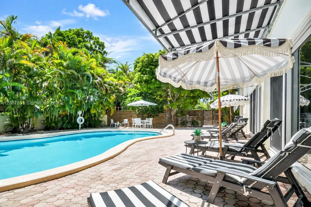 260 Sunrise Dr #D Key Biscayne, FL 33149