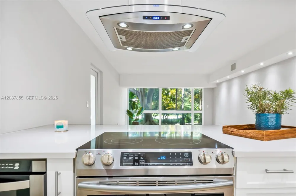 260 Sunrise Dr #D Key Biscayne, FL 33149