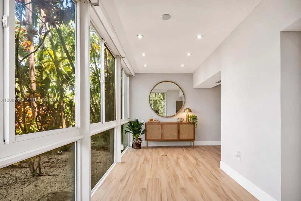 260 Sunrise Dr #D Key Biscayne, FL 33149