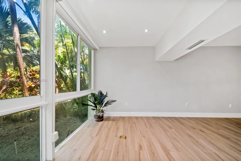 260 Sunrise Dr #D Key Biscayne, FL 33149
