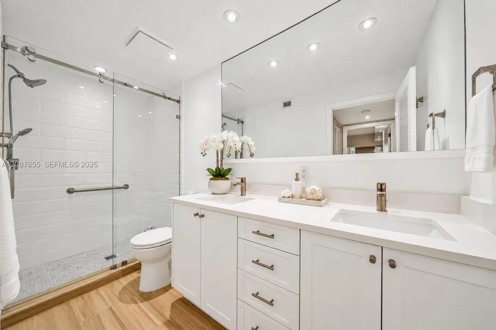 260 Sunrise Dr #D Key Biscayne, FL 33149