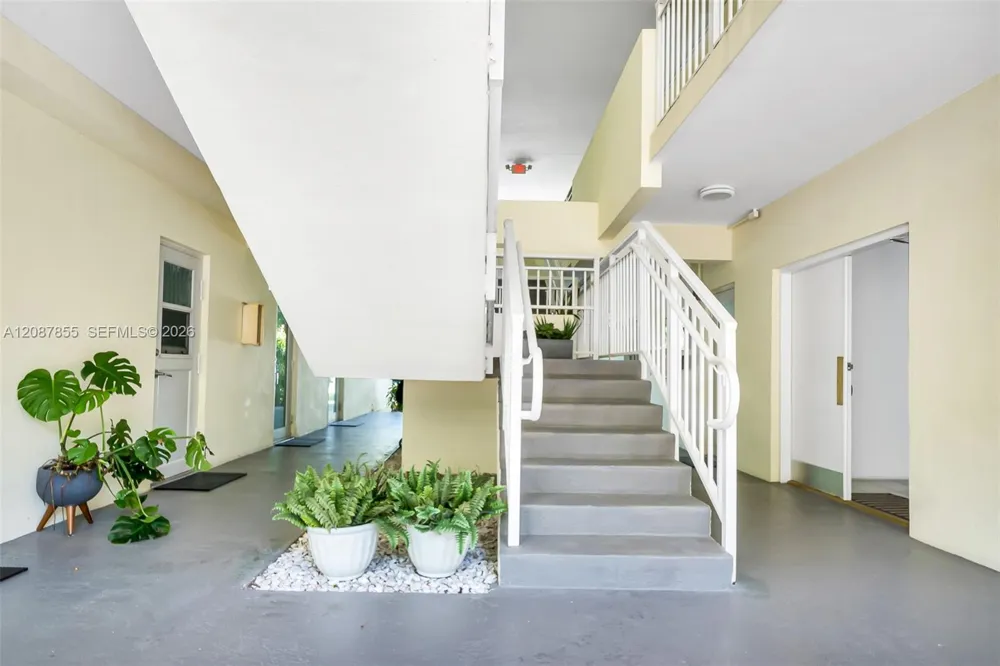 260 Sunrise Dr #D Key Biscayne, FL 33149
